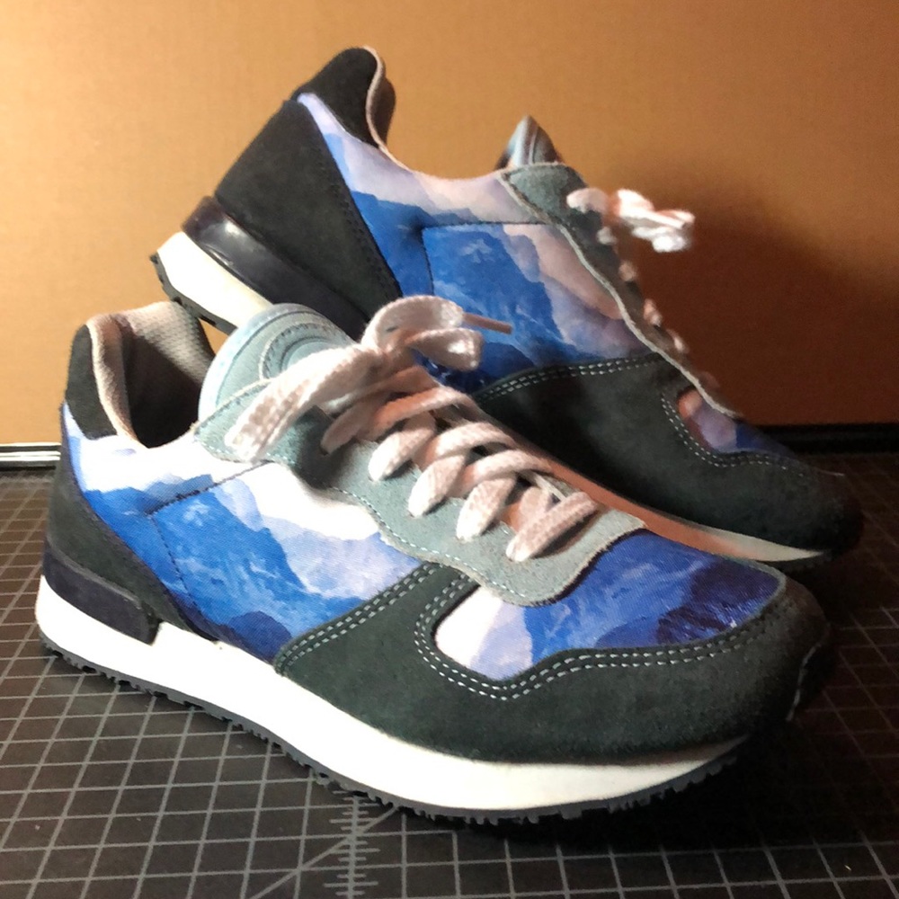 Size 7 Women’s Inkkas Joggers Sneakers